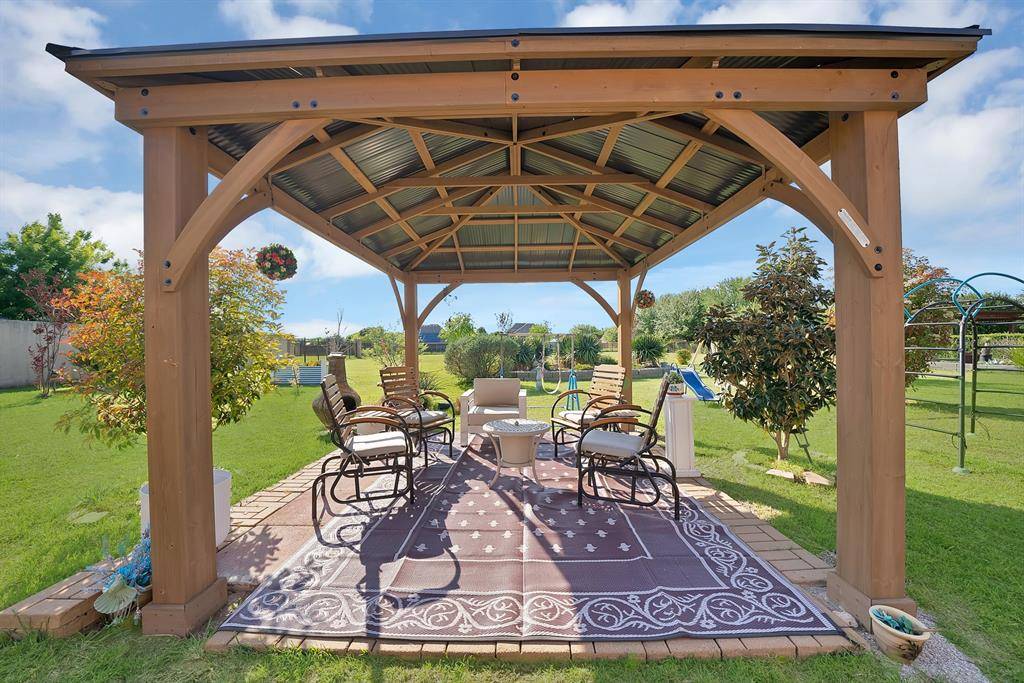 1611 Mustang Court, Cedar Hill, TX 75104