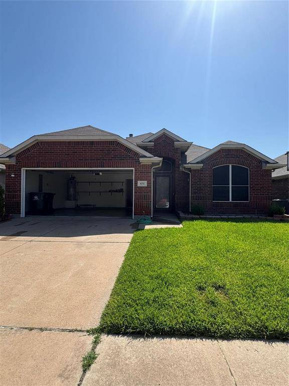 6711 Kinross Drive, Arlington, TX 76002