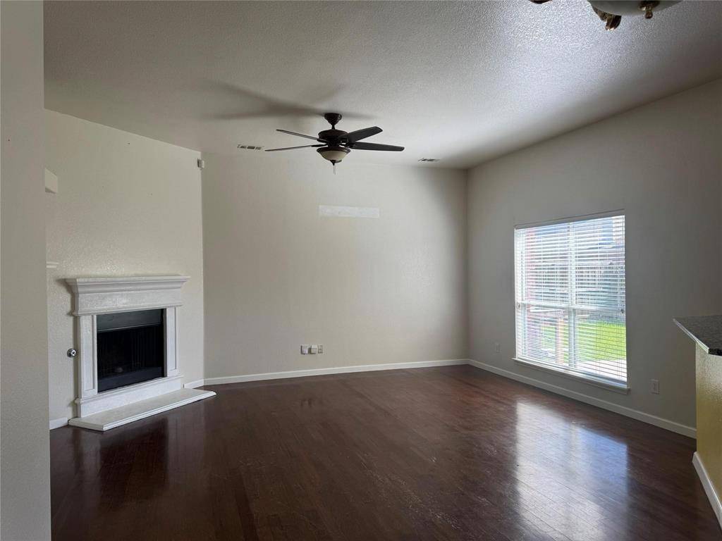 6711 Kinross Drive, Arlington, TX 76002