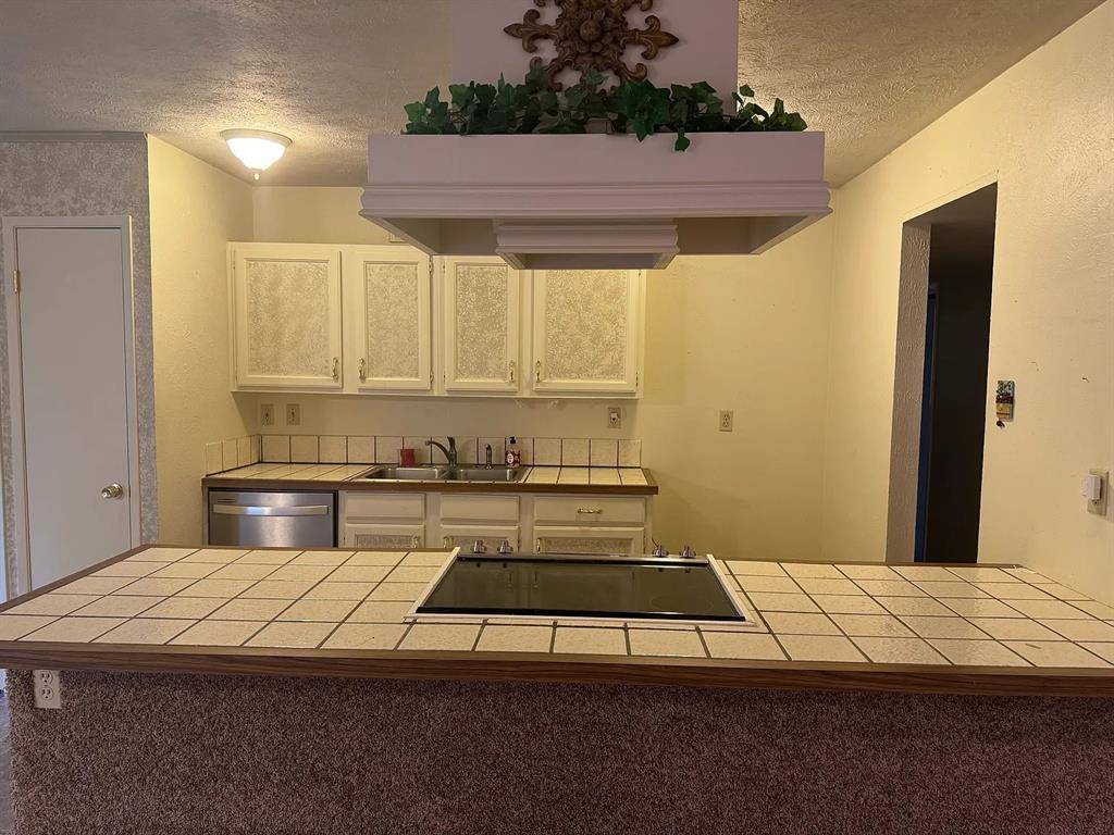 7205 Chatham Road, North Richland Hills, TX 76182