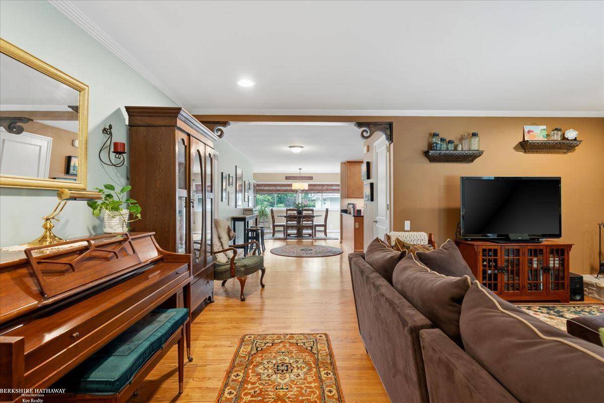 841 Washington RD, Grosse Pointe, MI 48230