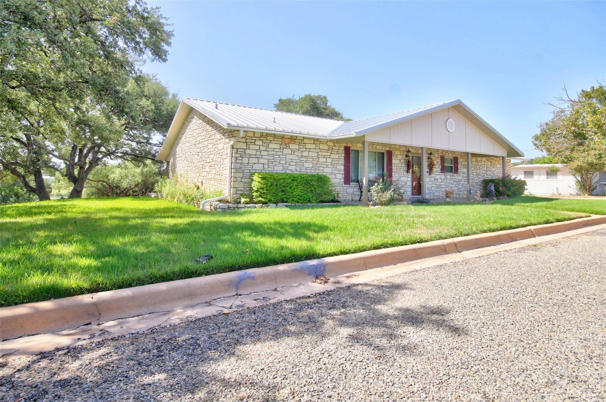 204 Sunset DR, Llano, TX 78643