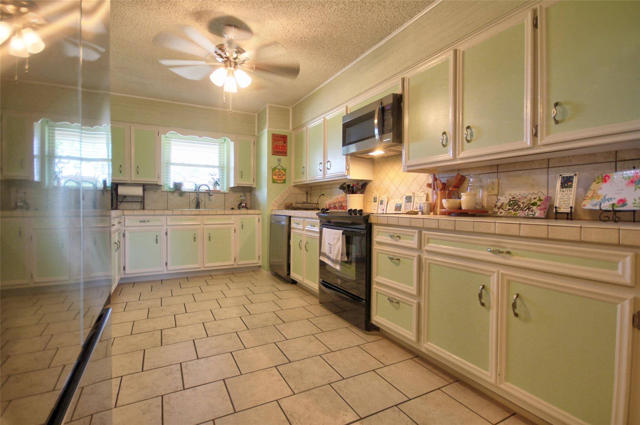 204 Sunset DR, Llano, TX 78643