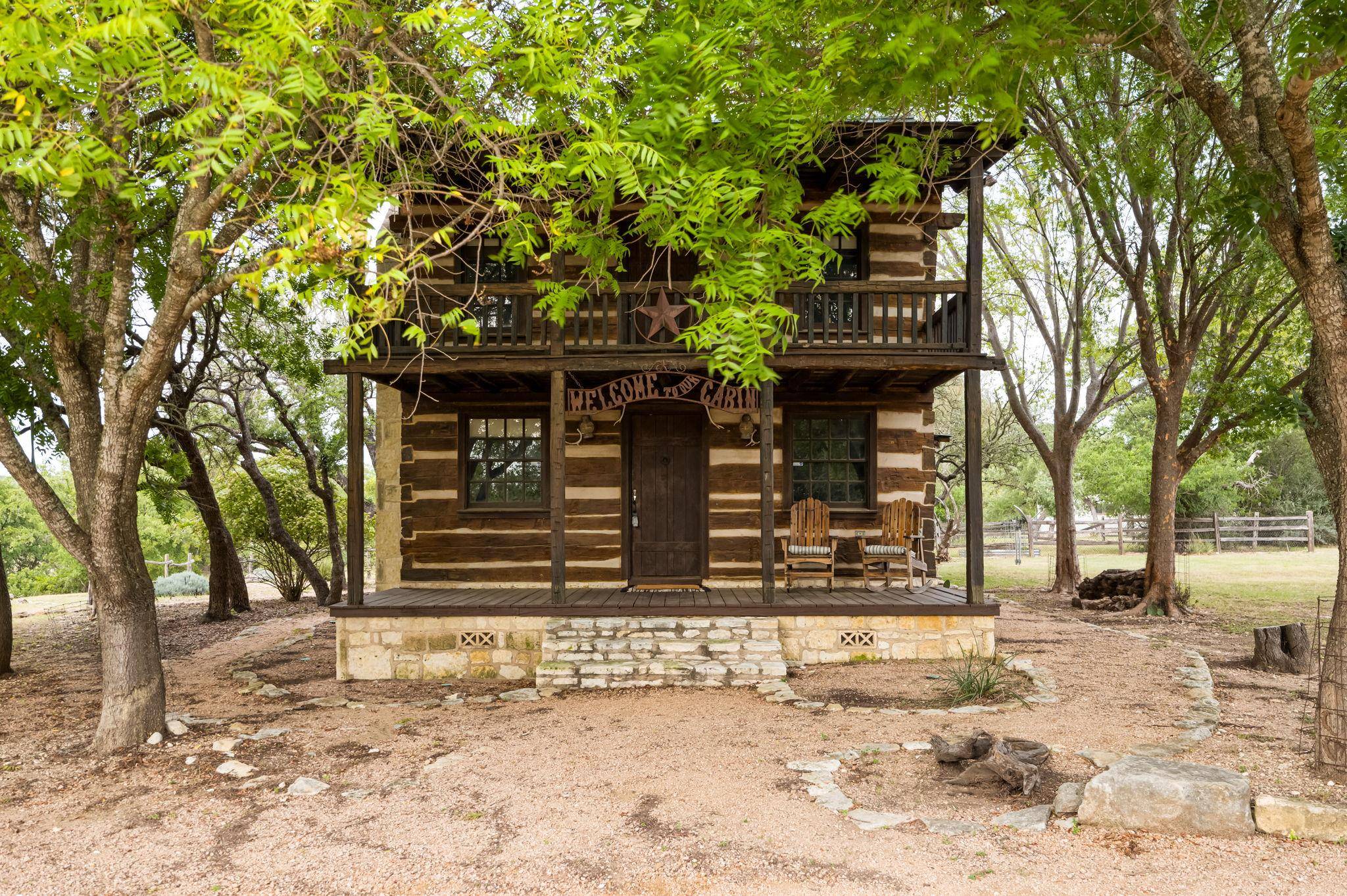 401 Clear Creek LN, Fredericksburg, TX 78624