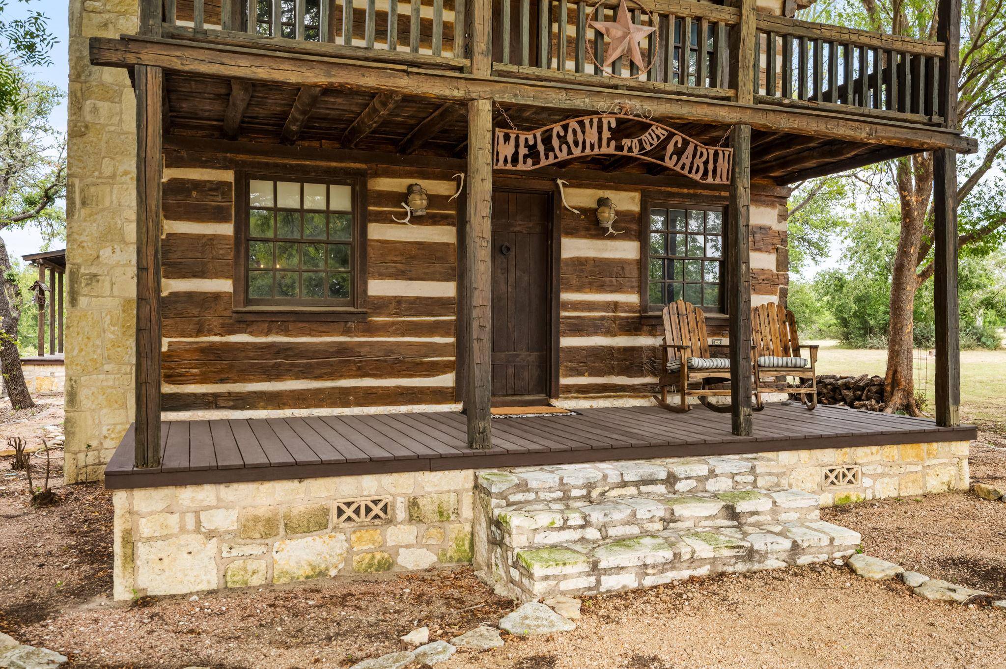 401 Clear Creek LN, Fredericksburg, TX 78624
