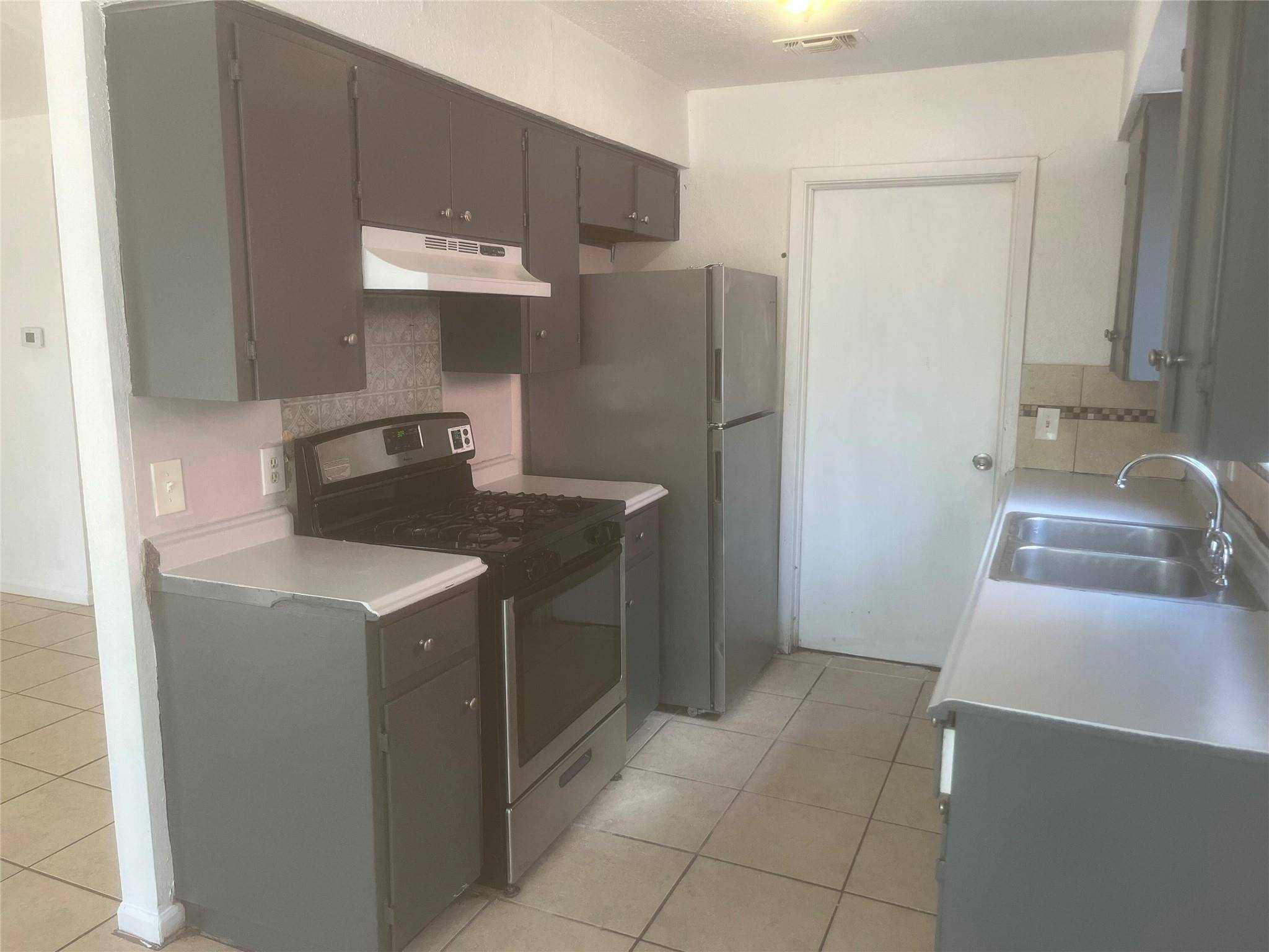 5213 Village PATH, Austin, TX 78744