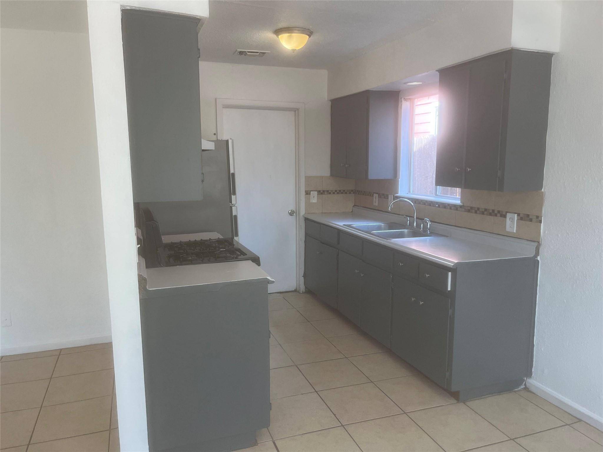 5213 Village PATH, Austin, TX 78744
