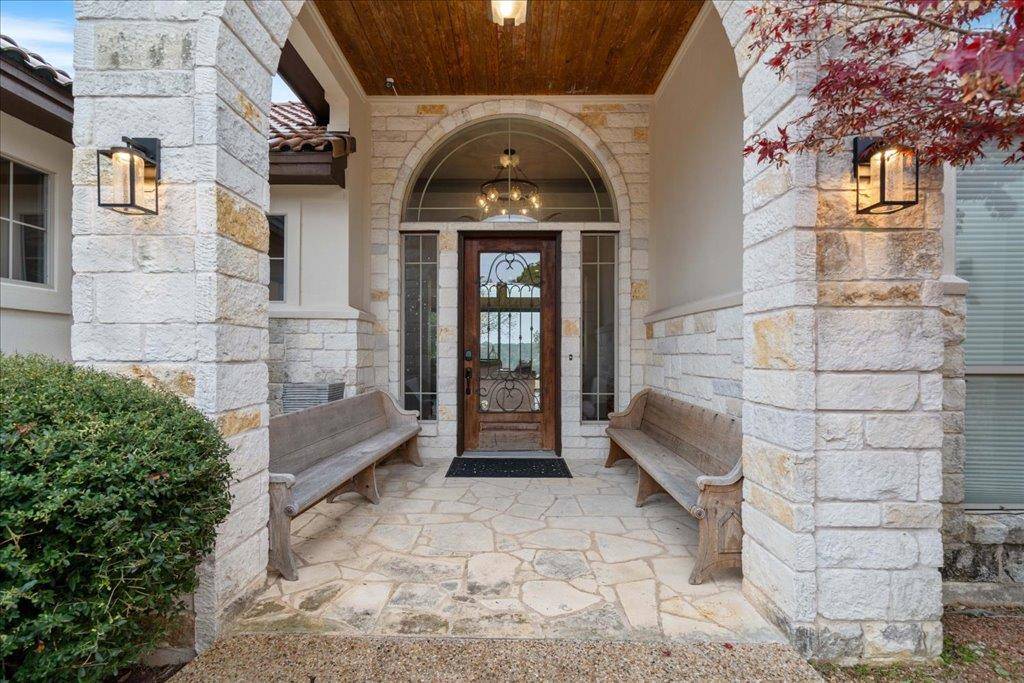 7304 Matisse Pointe DR, Jonestown, TX 78645