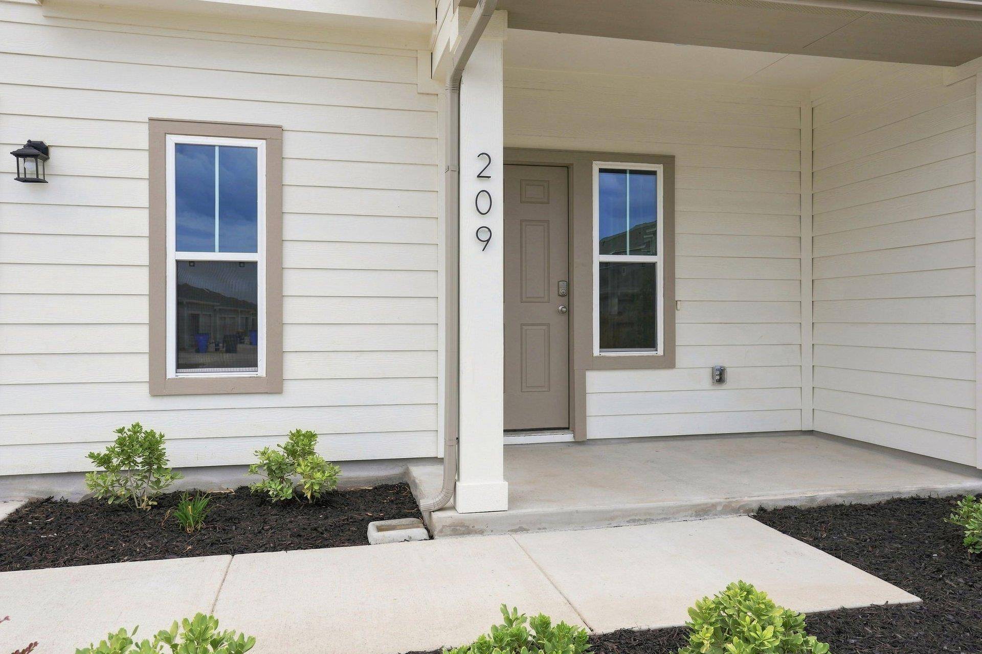 209 Backwood PASS, Taylor, TX 76574
