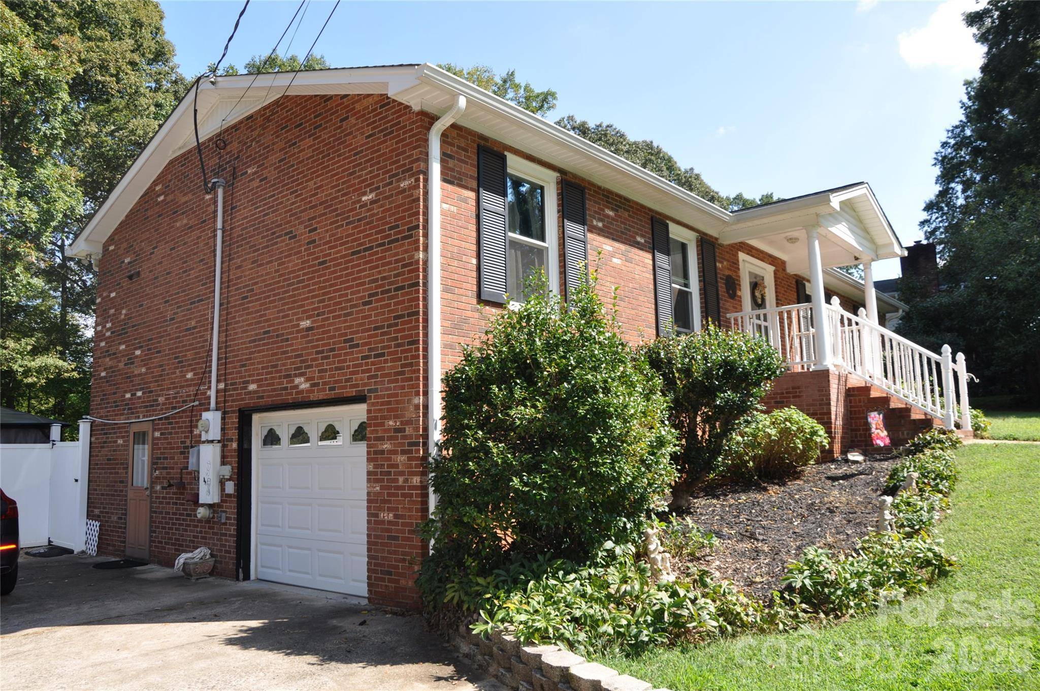 6045 Woodcove DR, Winston Salem, NC 27104