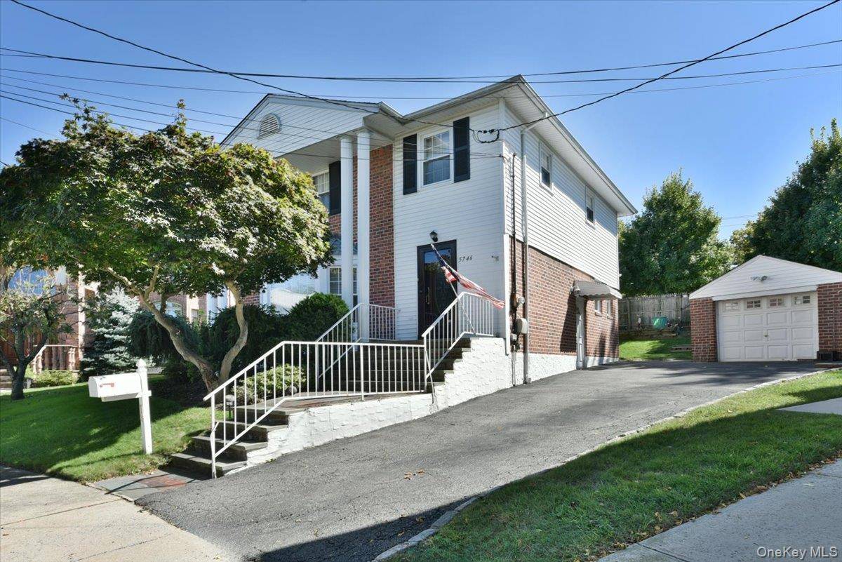 57-46 262nd ST, Little Neck, NY 11362