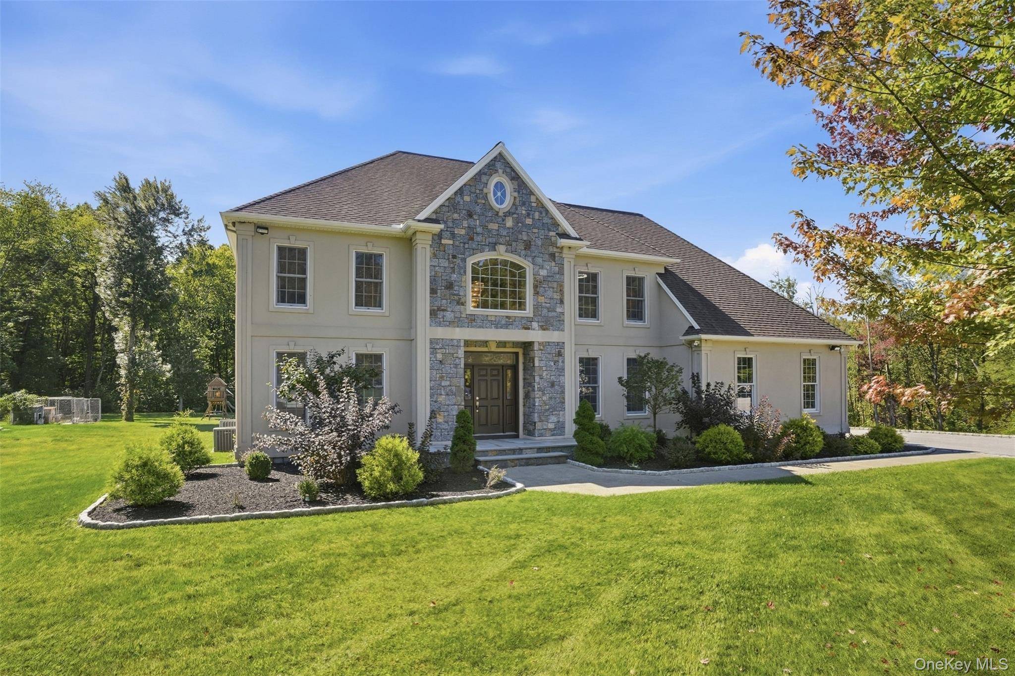 17 Meadow Crest DR, Mahopac, NY 10541