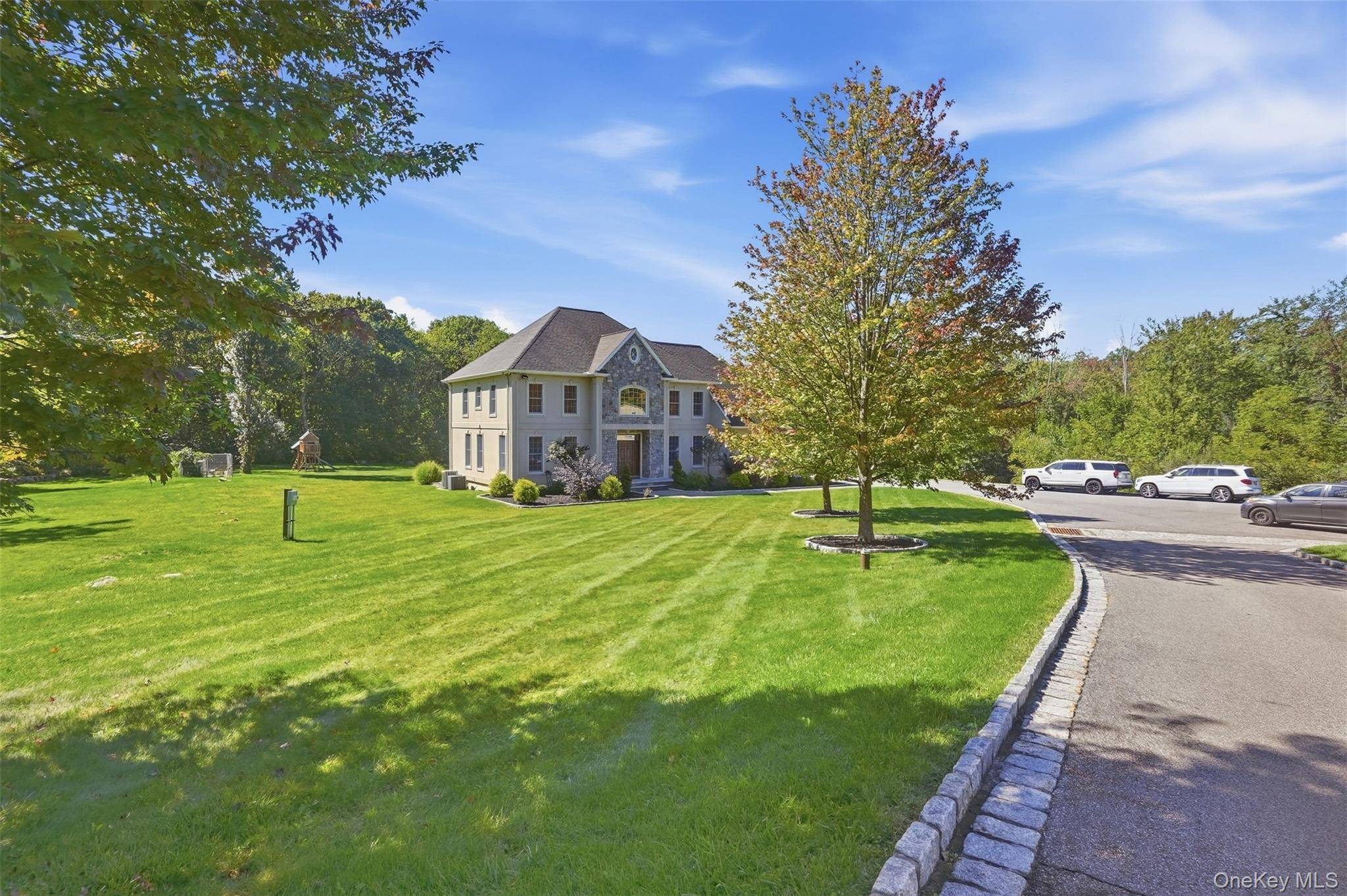 17 Meadow Crest DR, Mahopac, NY 10541