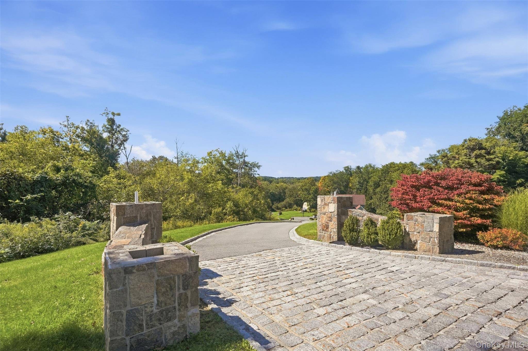 17 Meadow Crest DR, Mahopac, NY 10541