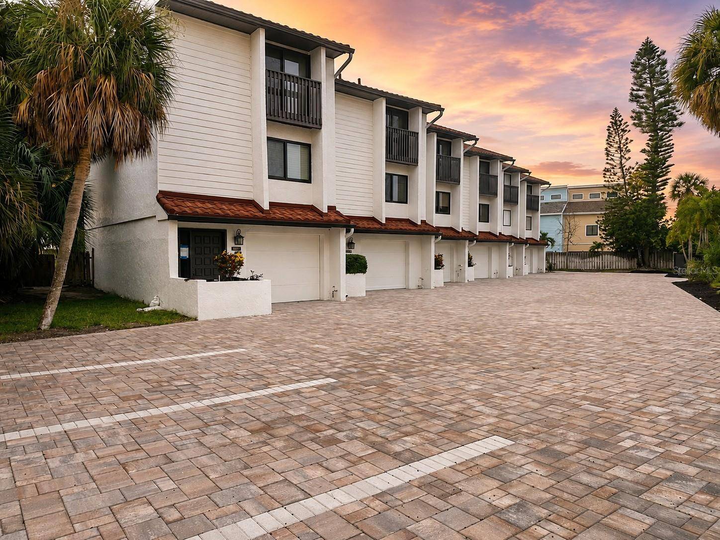 6840 MIDNIGHT PASS RD, Sarasota, FL 34242