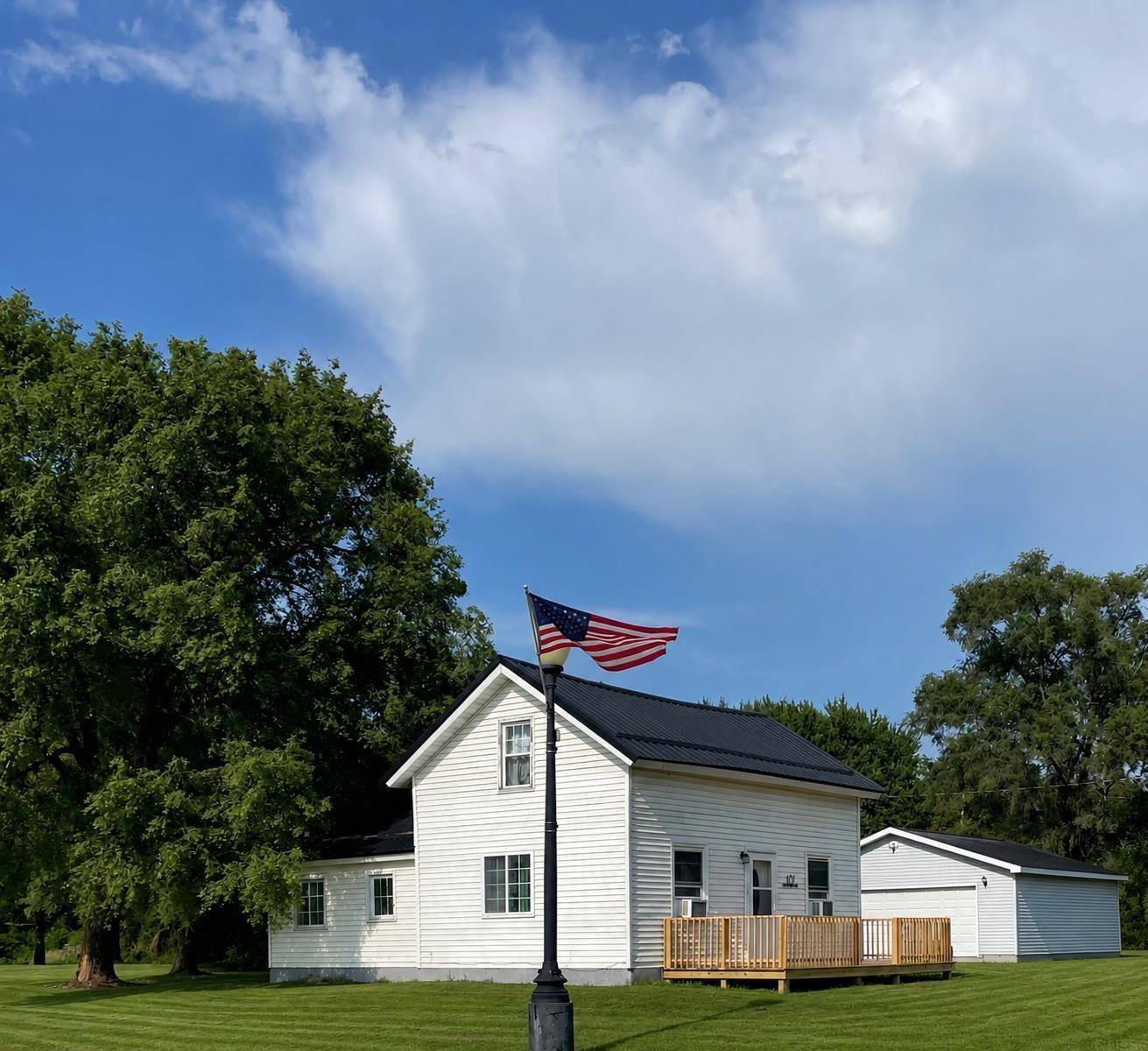101 E Locust Street, Quasqueton, IA 52326