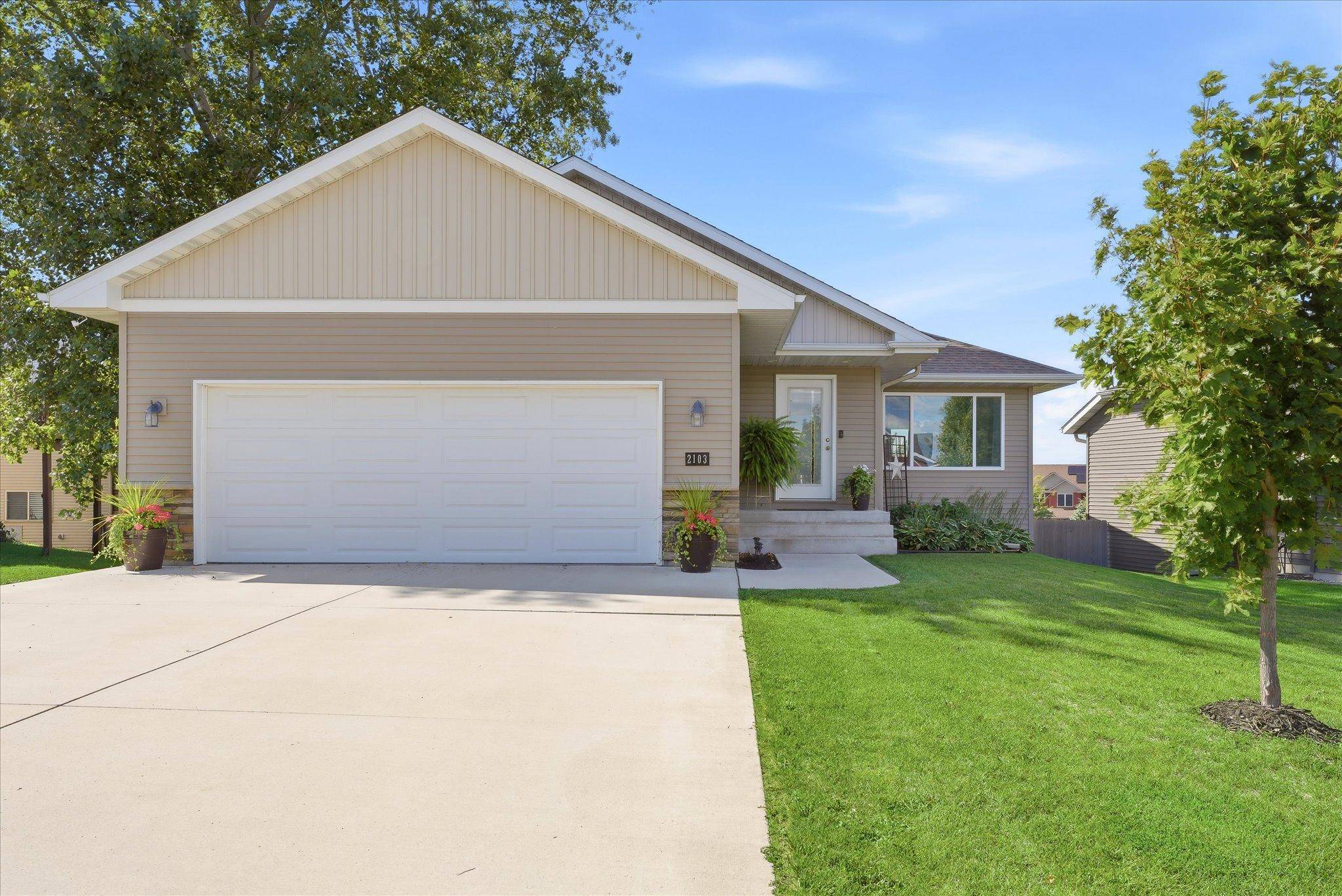 2103 Longhorn LN, Buffalo, MN 55313