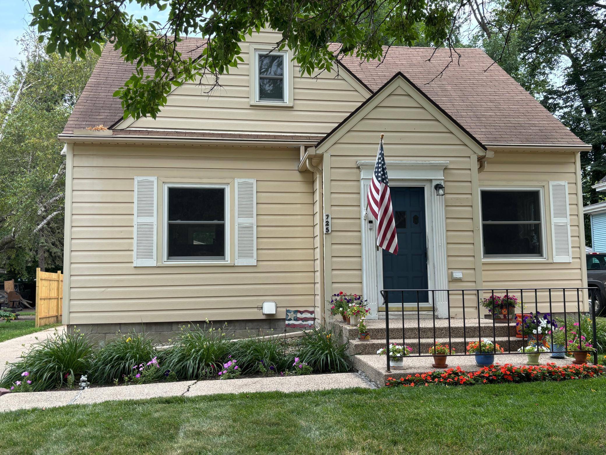 725 3rd ST SE, Willmar, MN 56201