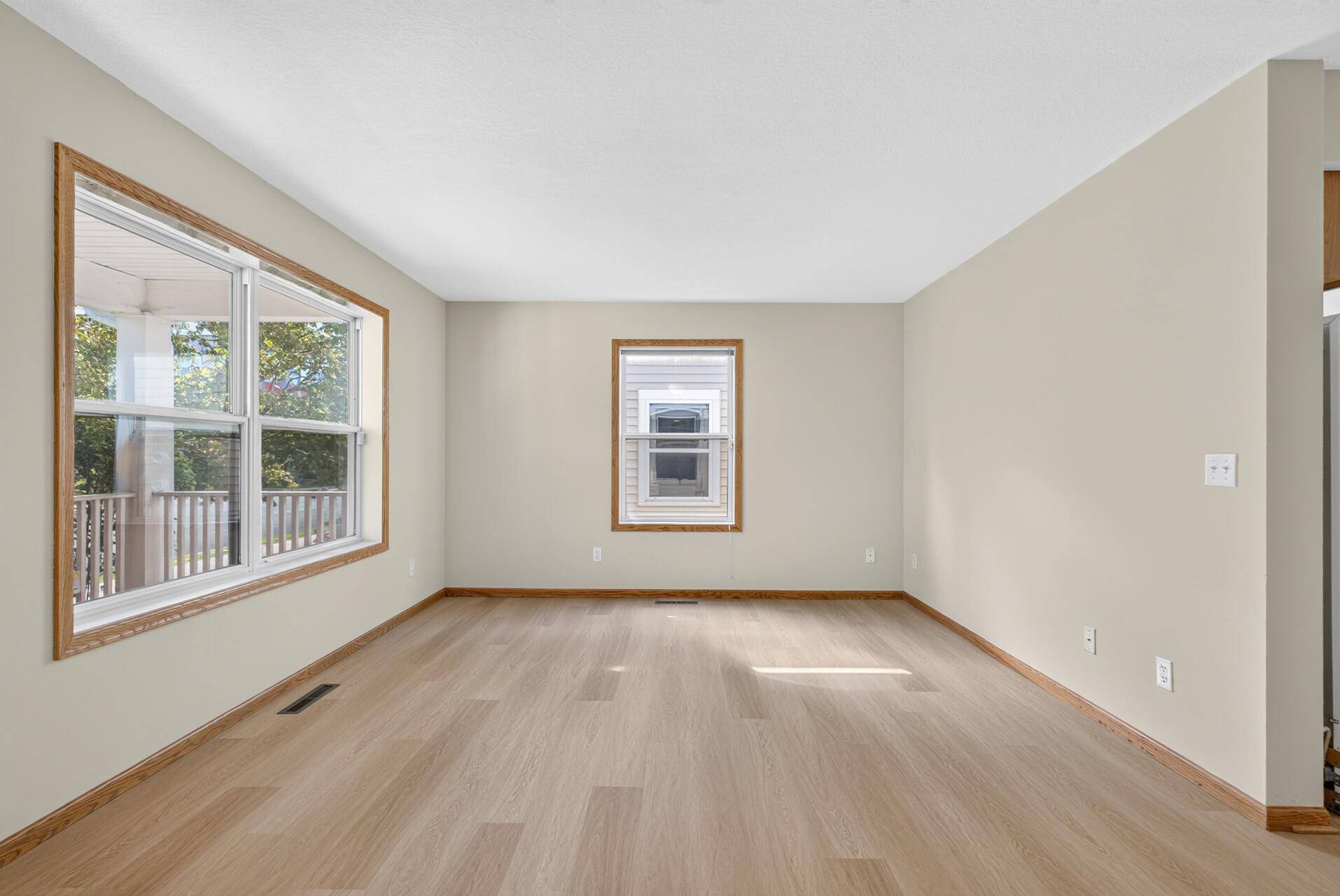 607 1st AVE NW, Osseo, MN 55369