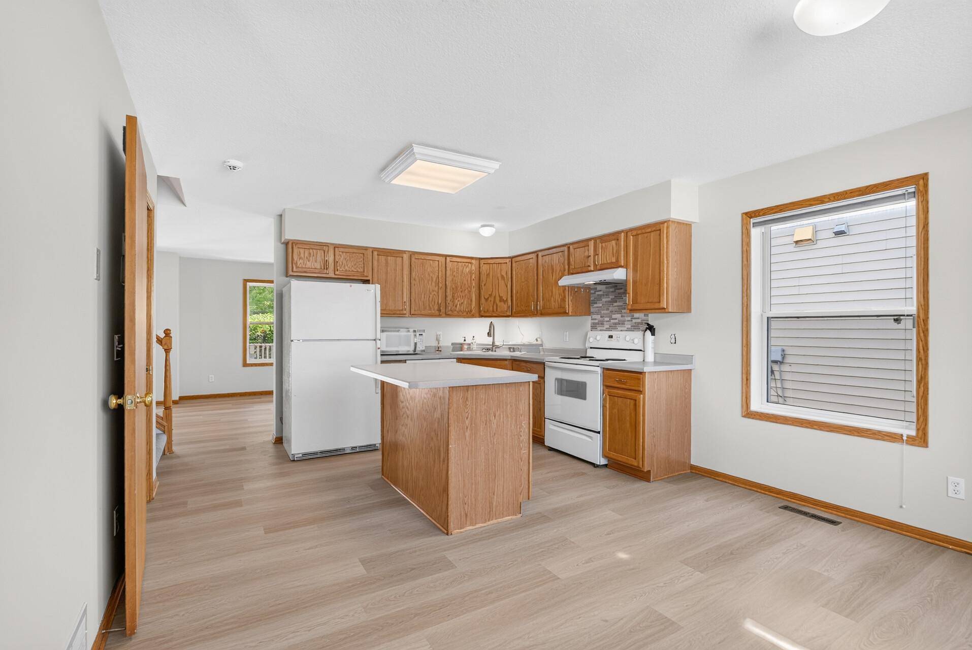 607 1st AVE NW, Osseo, MN 55369