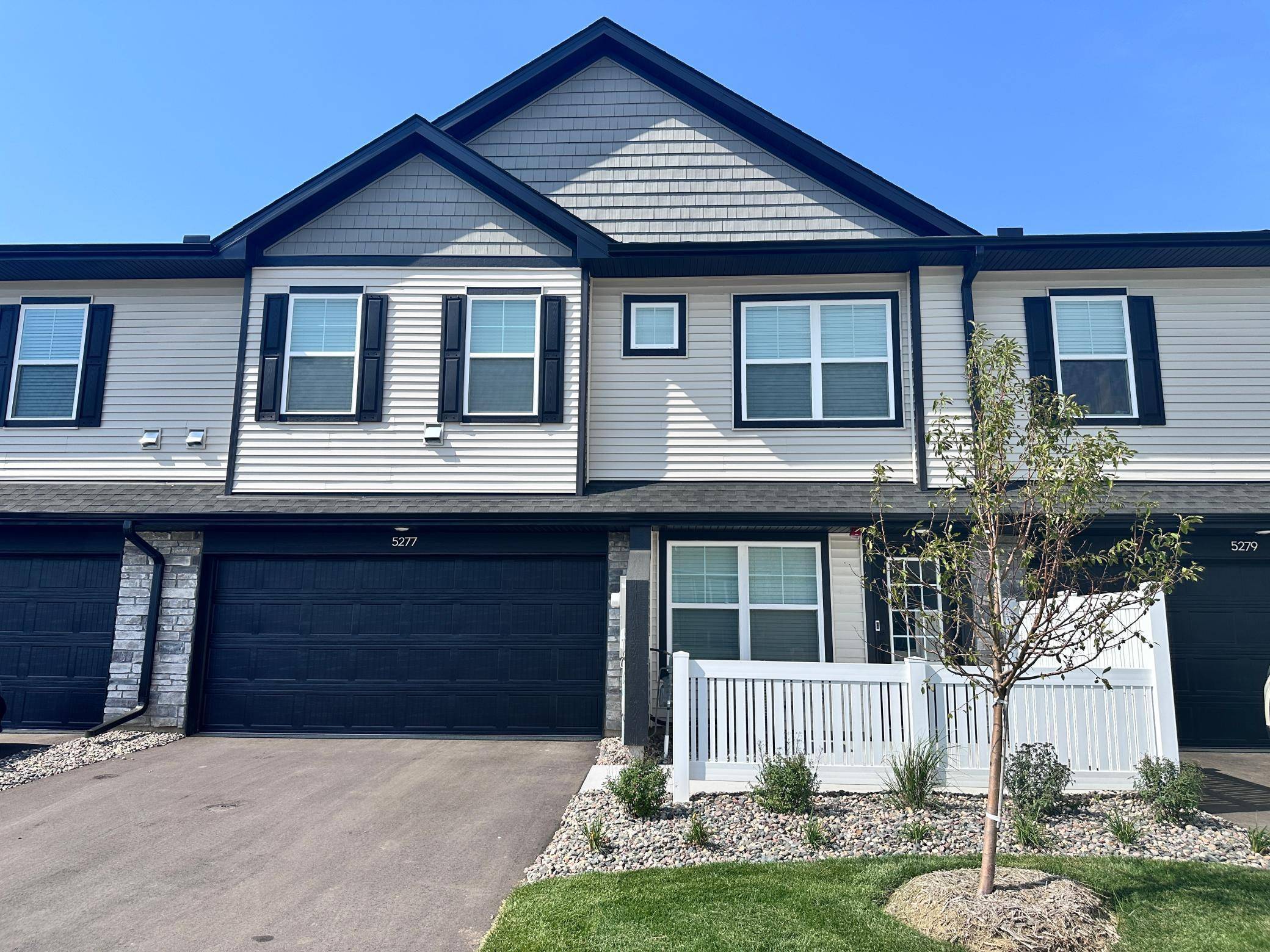 5277 Long Pointe PASS, Woodbury, MN 55129