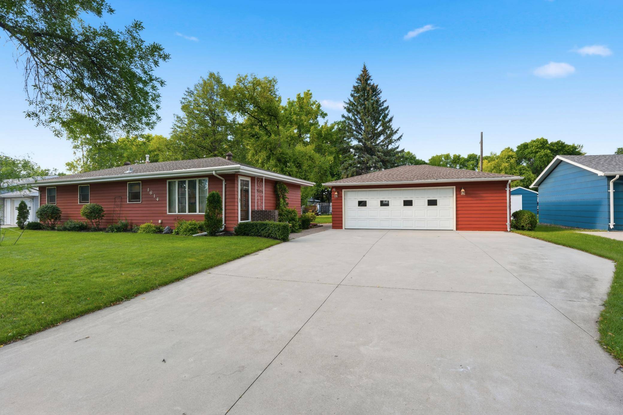 1614 19th ST NW, East Grand Forks, MN 56721