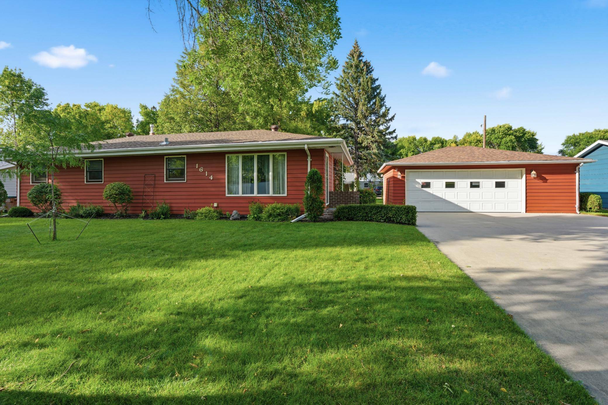 1614 19th ST NW, East Grand Forks, MN 56721