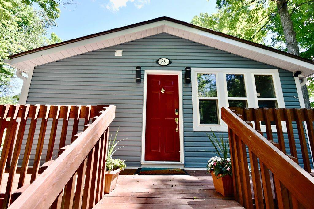 39 Domar RD, Tiny, ON L0L 2J0