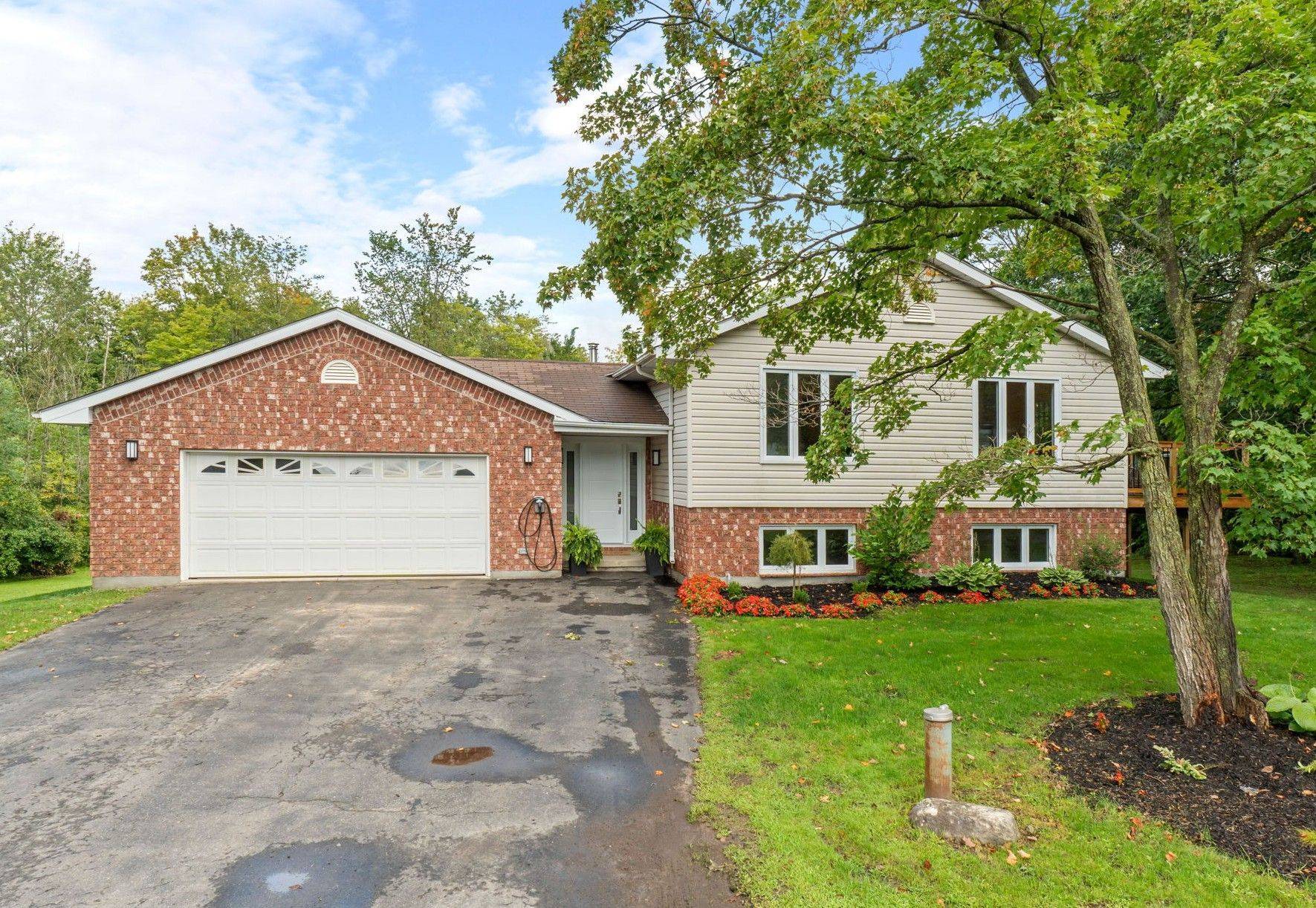 18 East Townline RD, Front Of Yonge, ON K0E 1R0