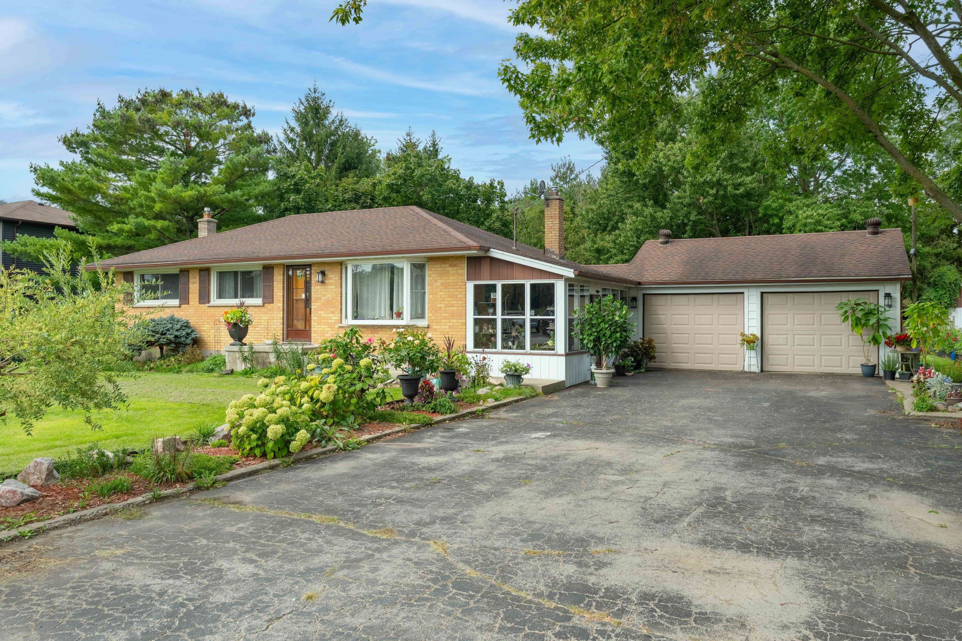 10116 Ilderton RD, Middlesex Centre, ON N0M 2A0