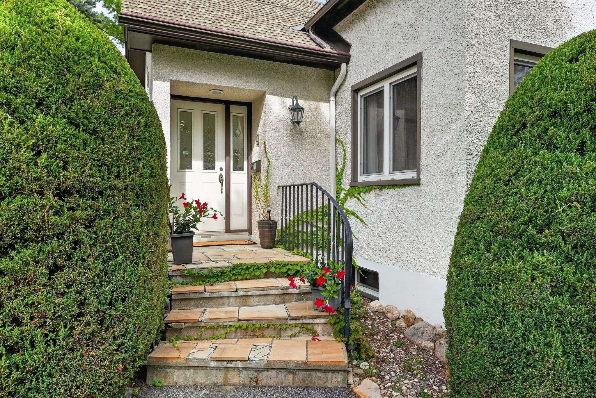 2101 Alta Vista DR, Alta Vista And Area, ON K1H 7L6