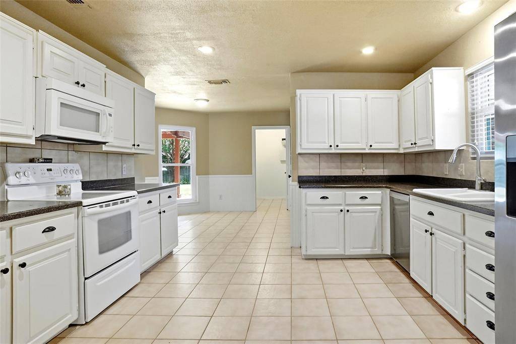 1321 Oak Harbor Boulevard, Azle, TX 76020