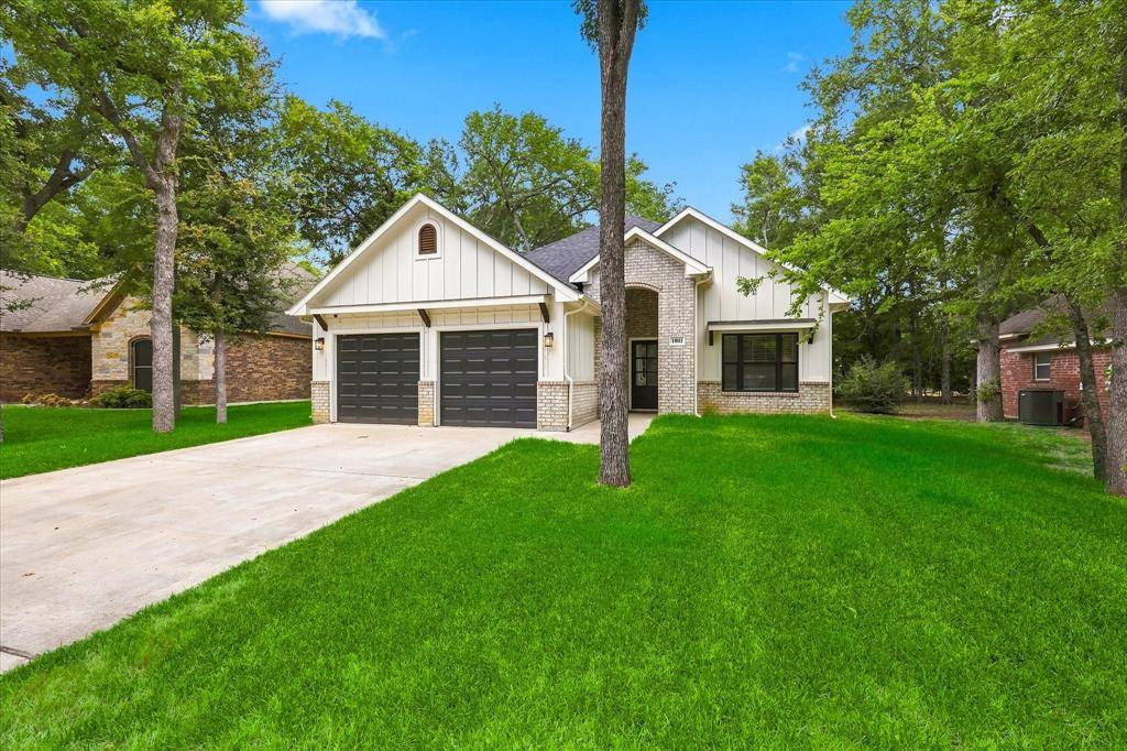 1001 Oak Valley Road, Burleson, TX 76028