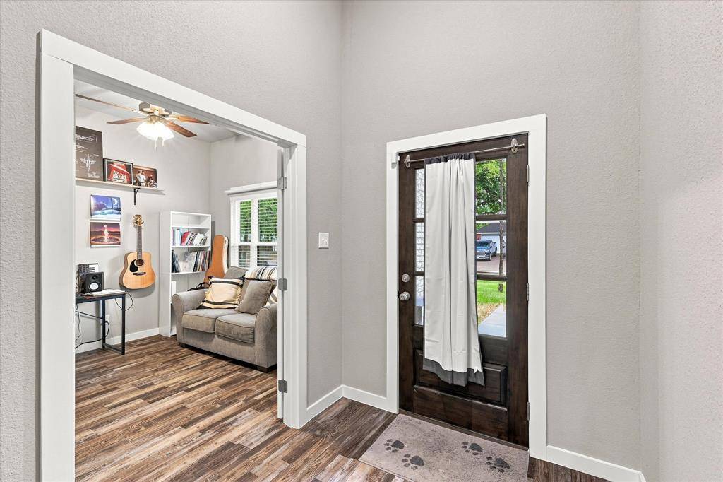 1001 Oak Valley Road, Burleson, TX 76028