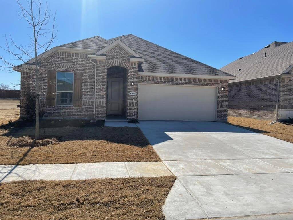 1306 Sundance Lane, Justin, TX 76247