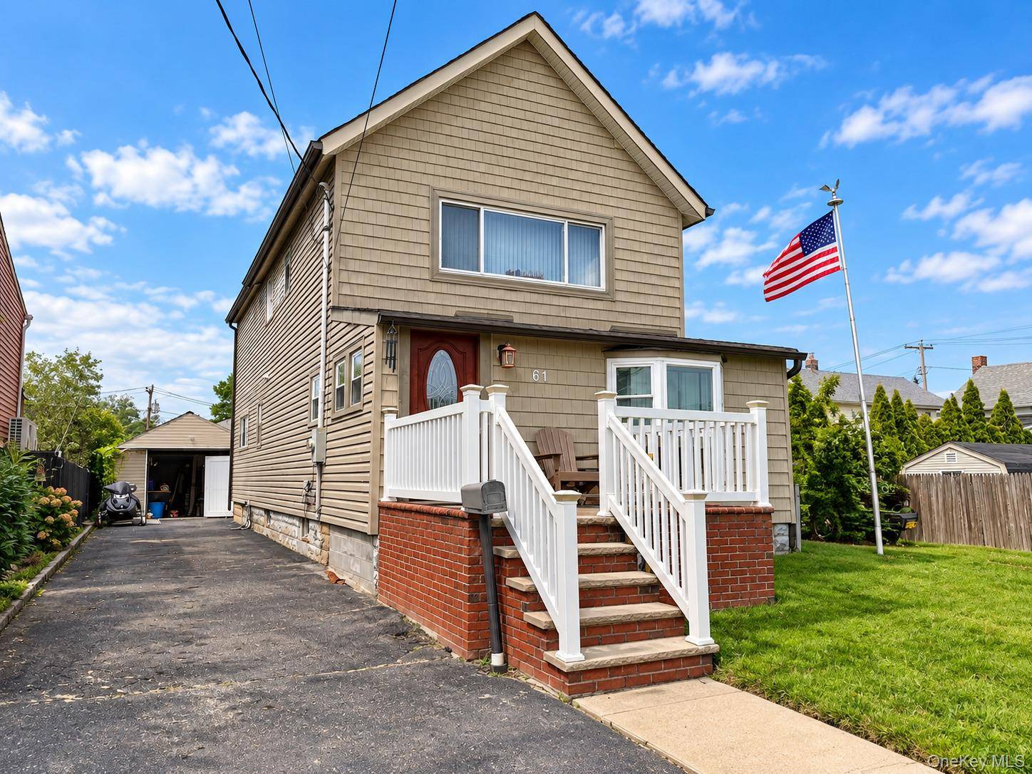 61 5th AVE, East Rockaway, NY 11518