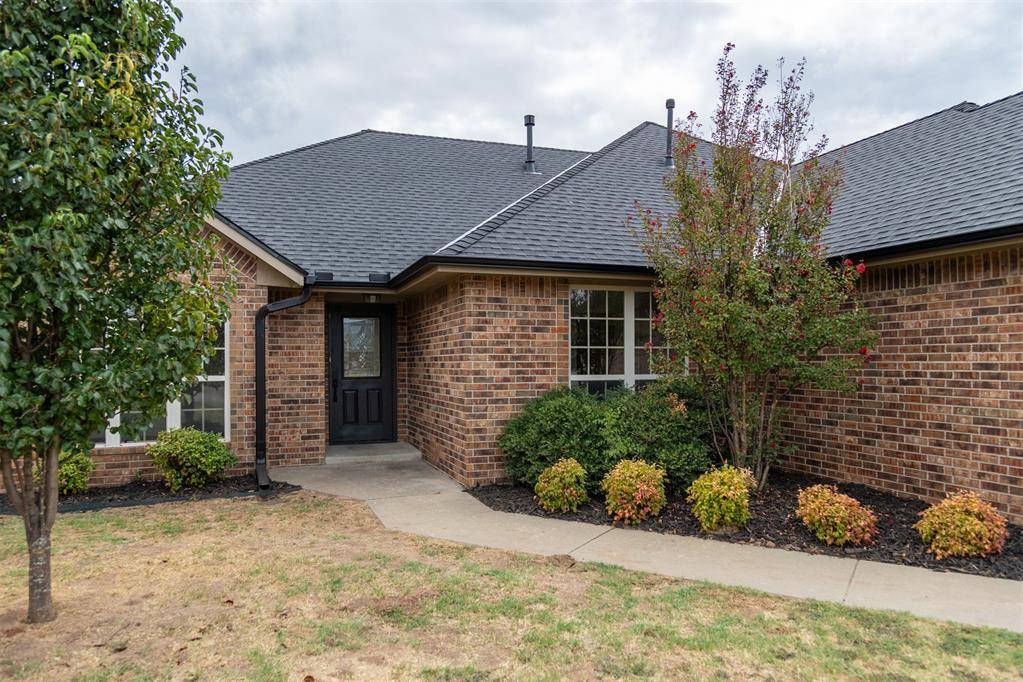 2505 Sutton CT, Shawnee, OK 74804