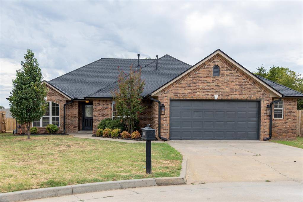 2505 Sutton CT, Shawnee, OK 74804