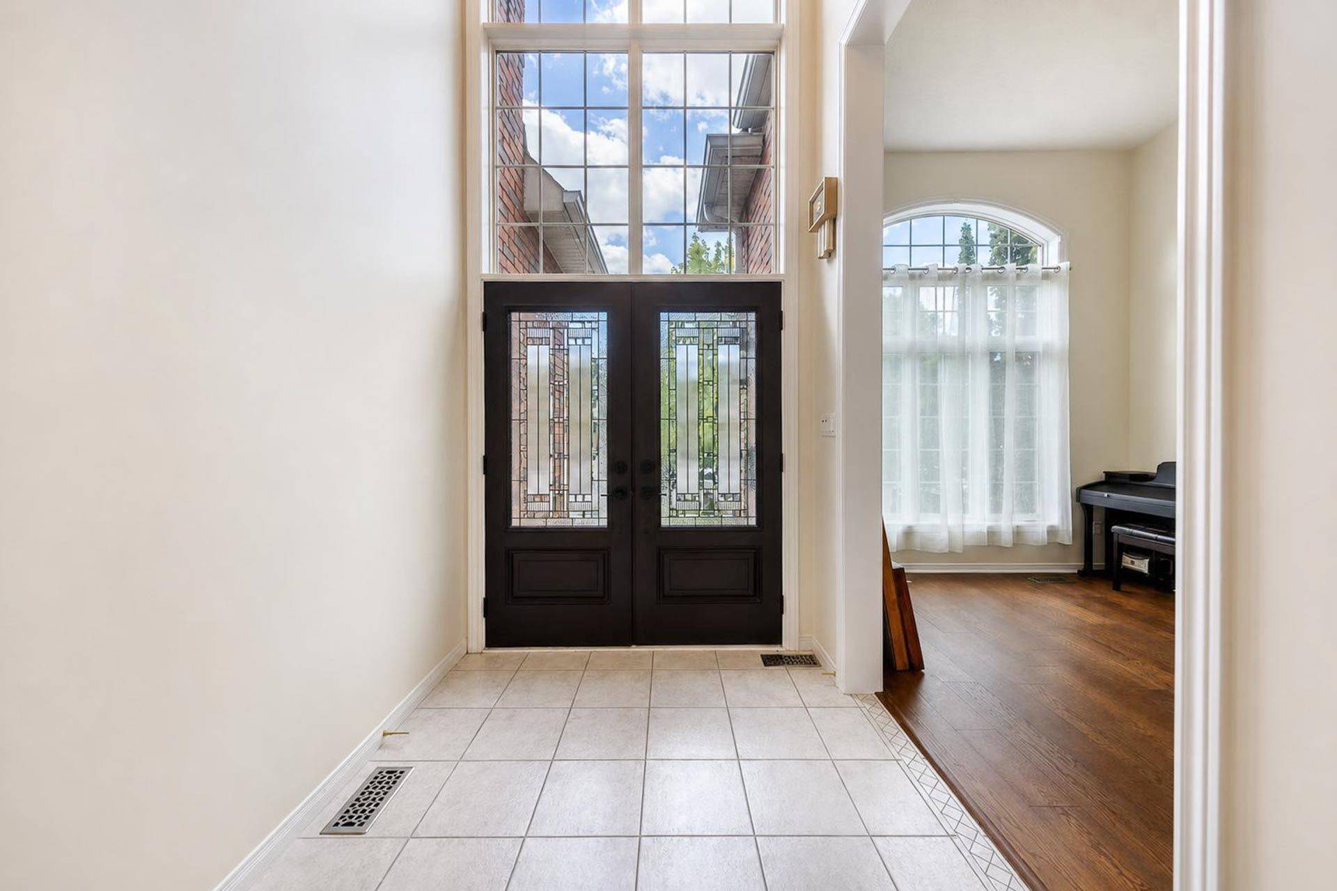 27 Thoroughbred BLVD, Hamilton, ON L9K 1L2