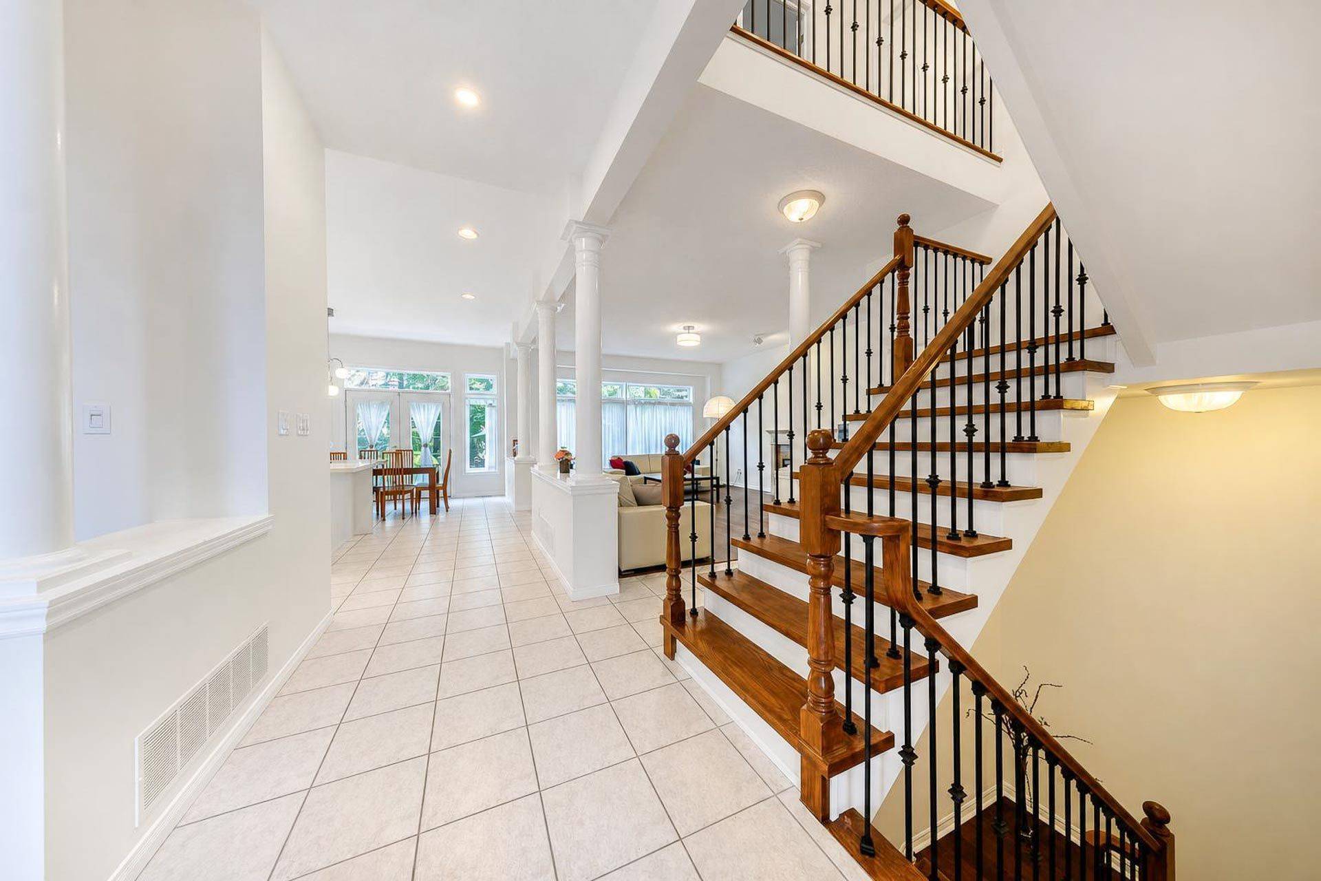 27 Thoroughbred BLVD, Hamilton, ON L9K 1L2