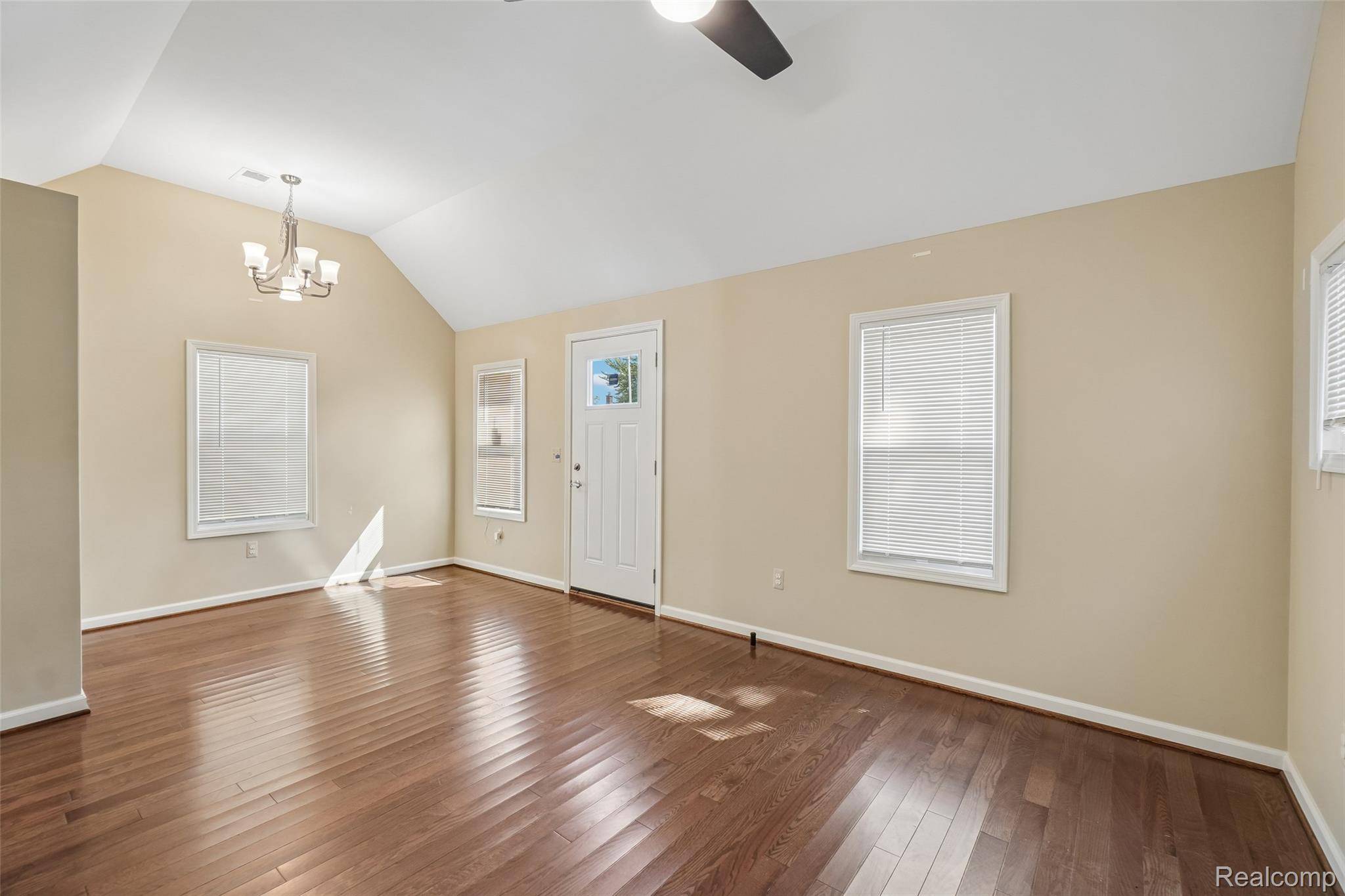 20919 Hollywood ST, Harper Woods, MI 48225