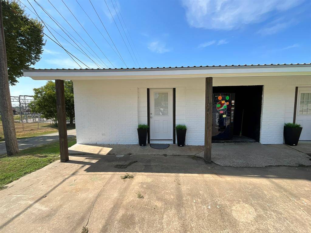 501 W Garland Street #A, Grand Saline, TX 75140