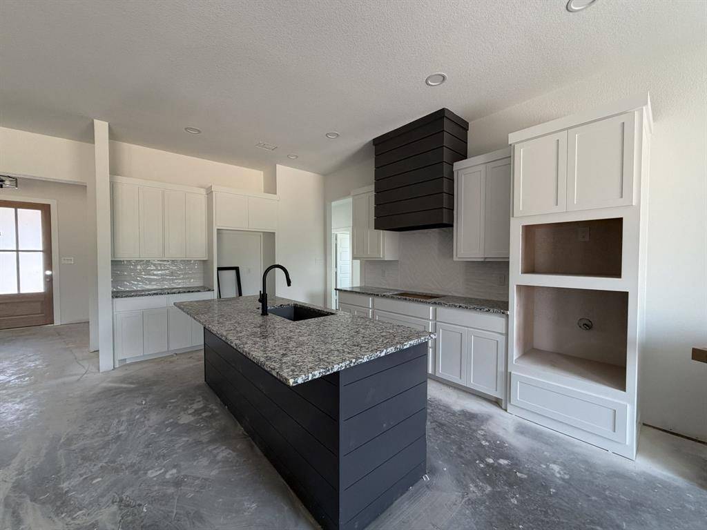 112 Loveta Lane, Boyd, TX 76023