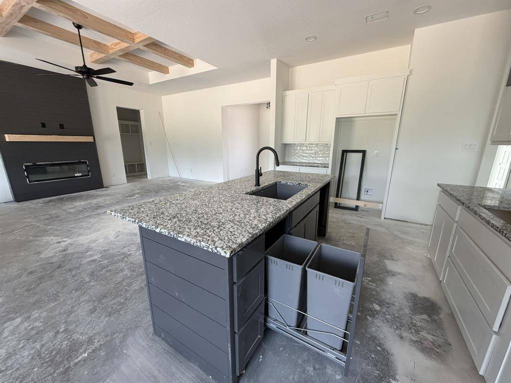 112 Loveta Lane, Boyd, TX 76023
