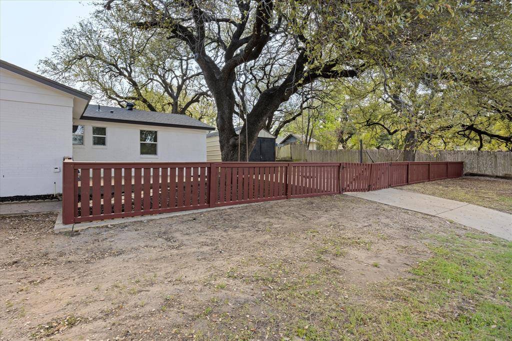 602 E 4th Street, Weatherford, TX 76086