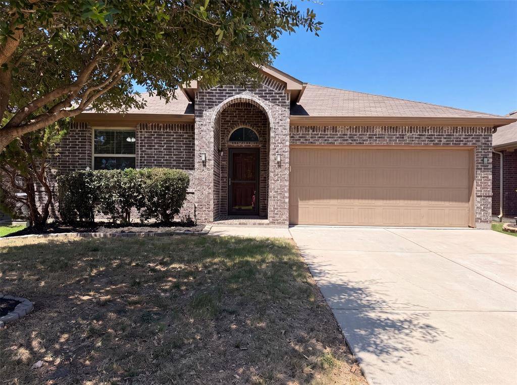 1108 Edgewater Drive, Azle, TX 76020