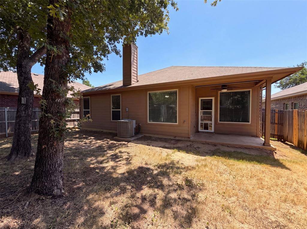 1108 Edgewater Drive, Azle, TX 76020