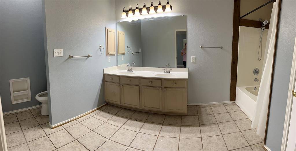4216 Cave Cove Court, Fort Worth, TX 76244