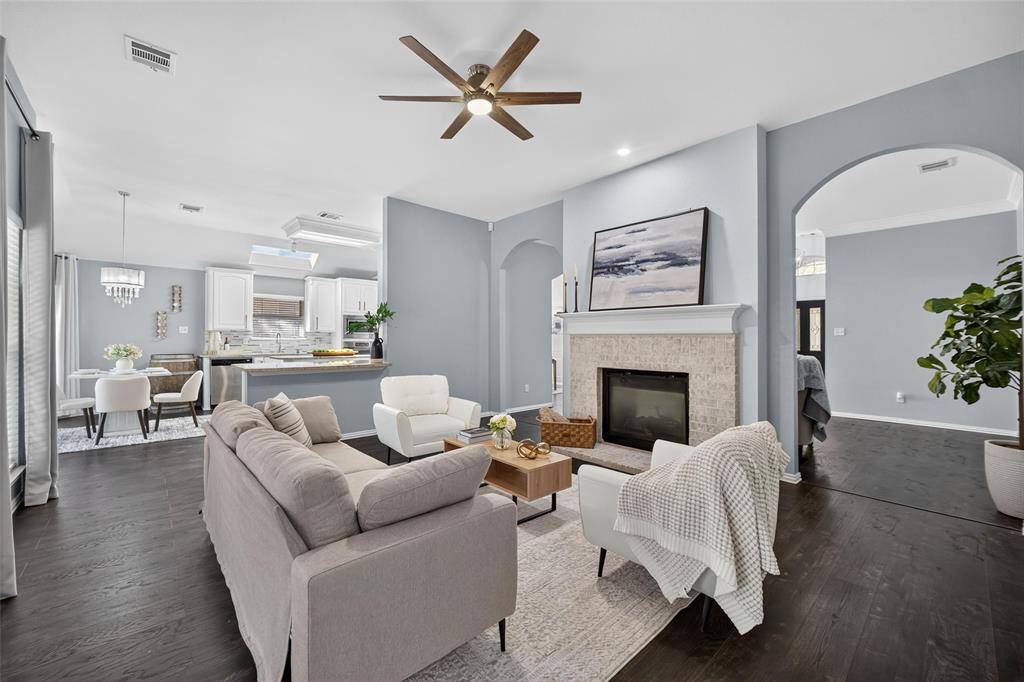 1102 Hartman Court, Arlington, TX 76006