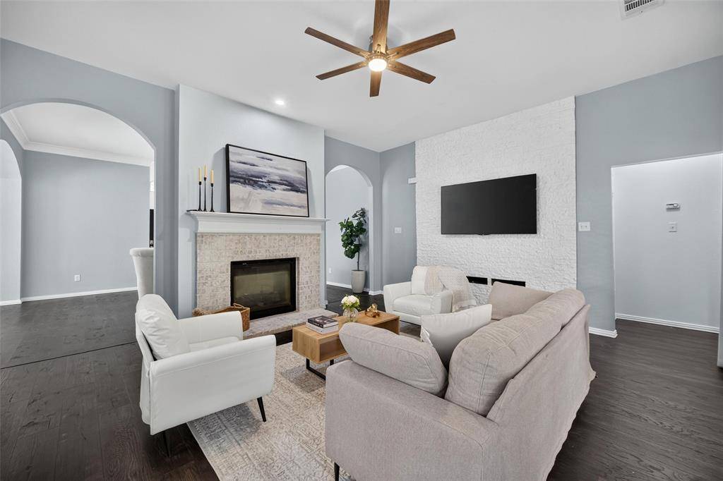 1102 Hartman Court, Arlington, TX 76006